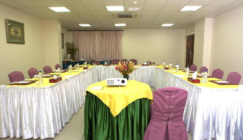 Safeer Plaza 3* Mascate
