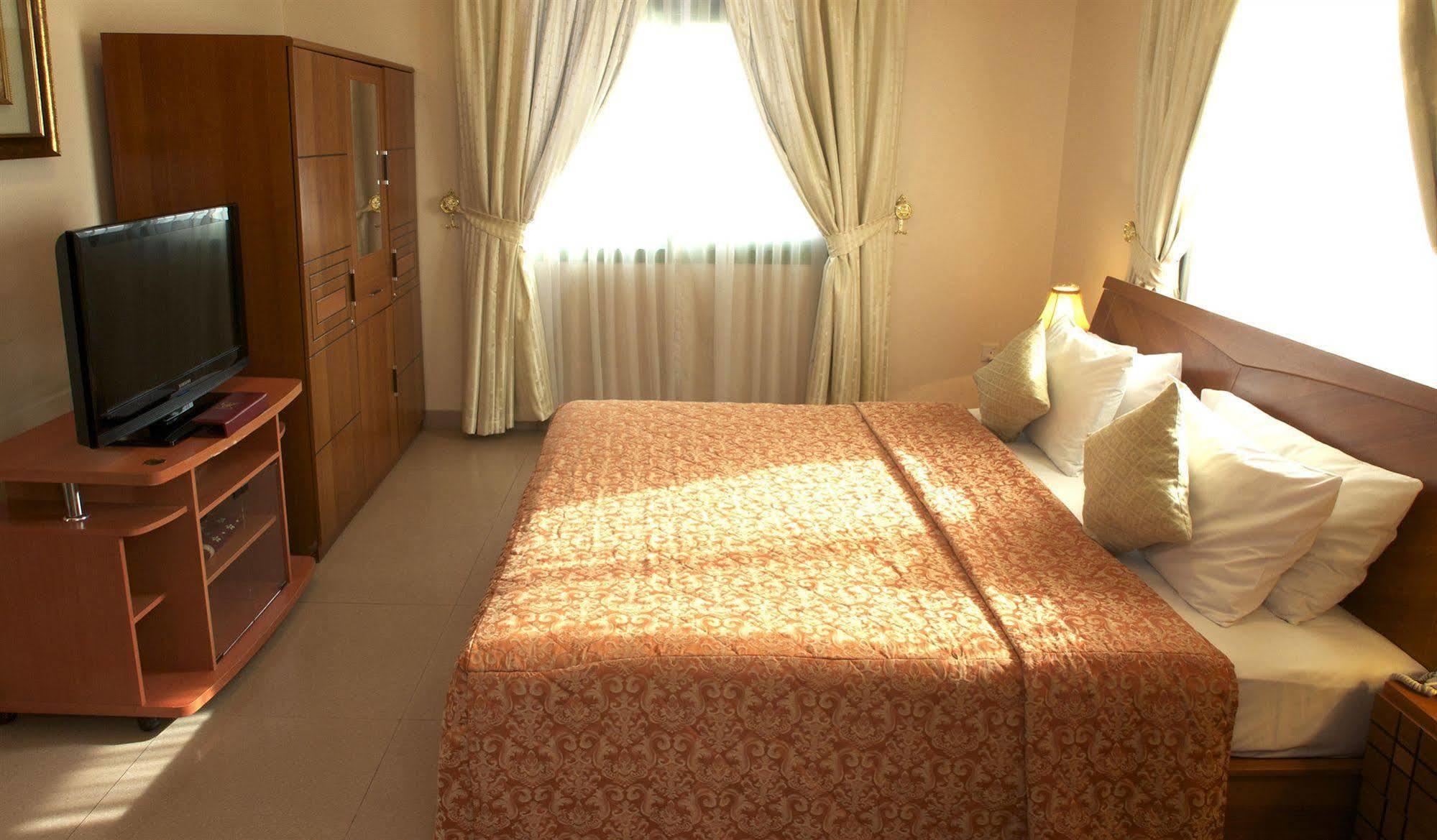 Safeer Plaza Aparthotel 3*