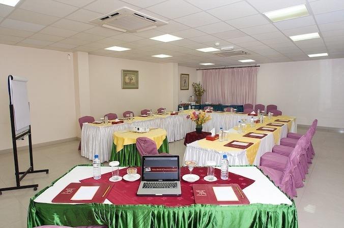 Safeer Plaza Aparthotel